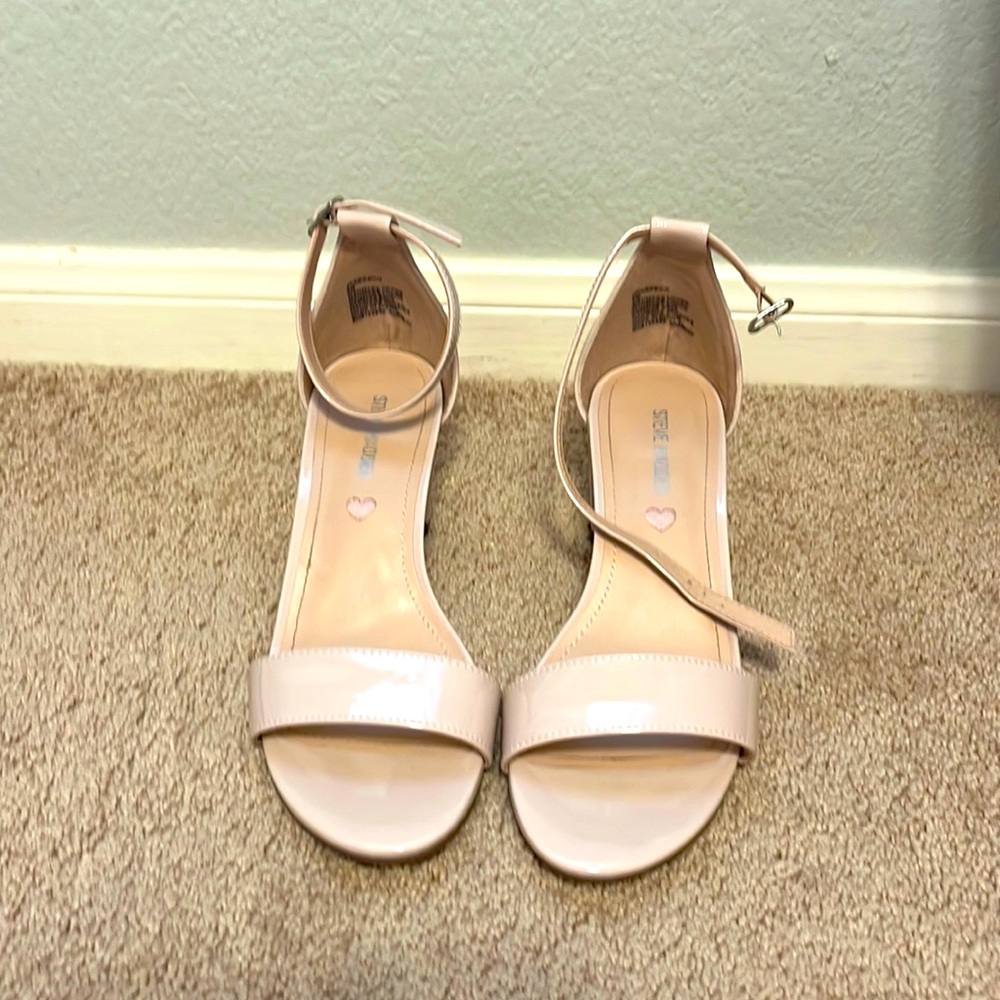 Steve Madden Tween Girls’ J Carrson Patent Block Heel Dress Sandals (youth)